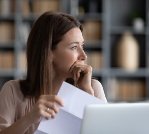 Her 2 beyaz yaka kadından 1’i Türkiye’de kadın haklarının geleceğinden umutsuz