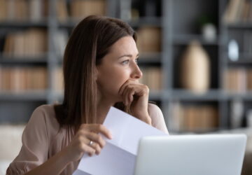 Her 2 beyaz yaka kadından 1’i Türkiye’de kadın haklarının geleceğinden umutsuz