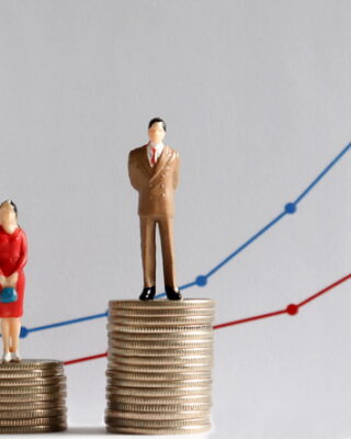 Eşitsizliğin en ağır yükü kadınların omzunda