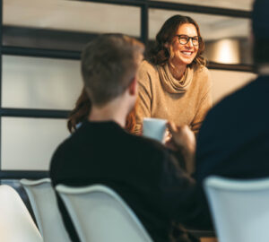 Kadınlar işte daha bağlı ama daha hızlı tükeniyor: Gallup verileri ne söylüyor?