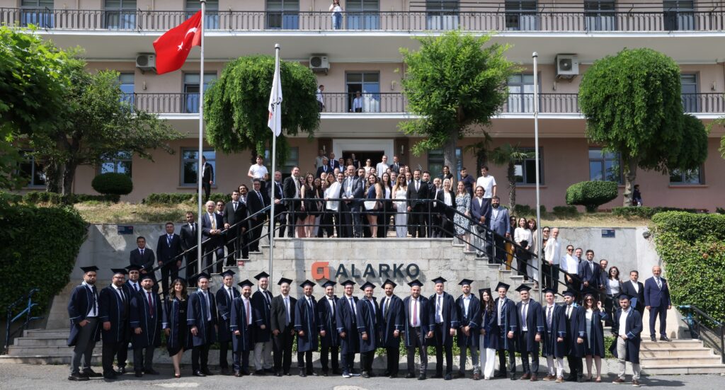 alarko-mba-ybl-mezuniyet-foto-3